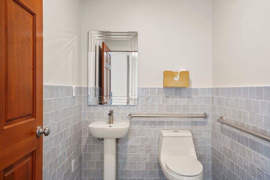 More Photos Of 267 Washington St, Monument Office Residential For Sale