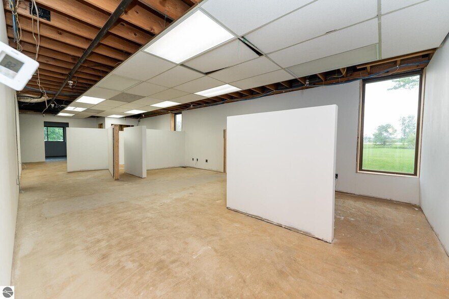 More Photos Of 910 Industrial Dr, Mount Pleasant Warehouse For Sale