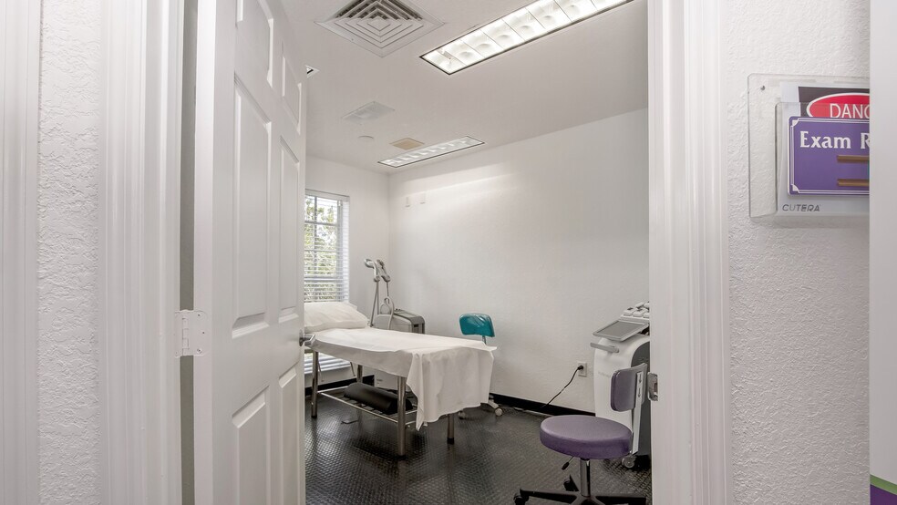 More Photos Of 7777 N University Dr, Tamarac Medical For Sale