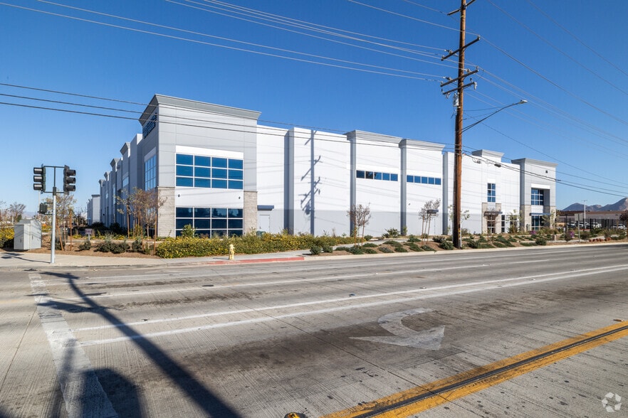 More Photos Of 86 E Rider St, Perris Warehouse For Sale