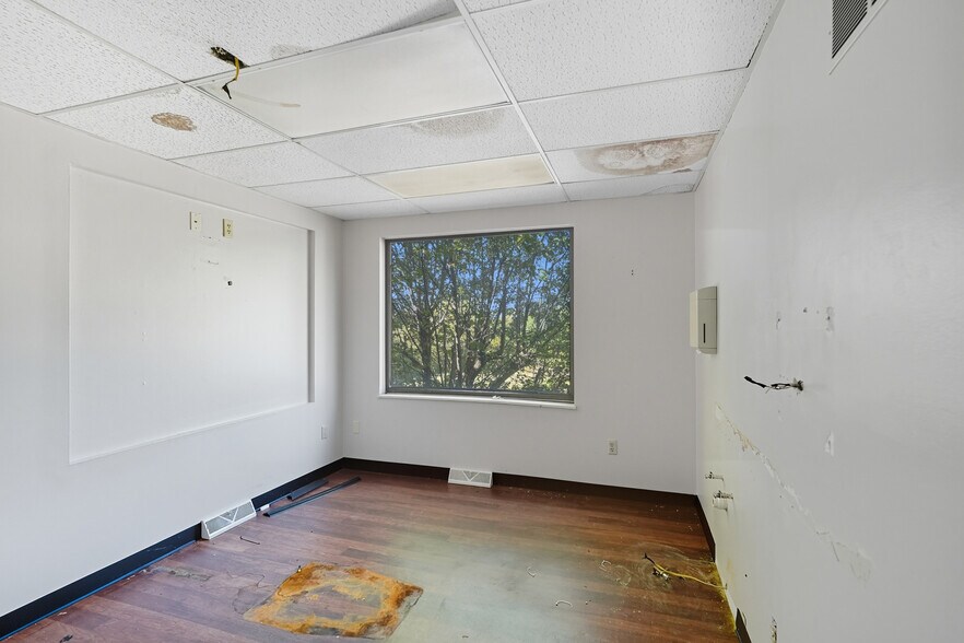 More Photos Of 9309-9319 Cincinnati-Columbus Rd, West Chester Office For Lease