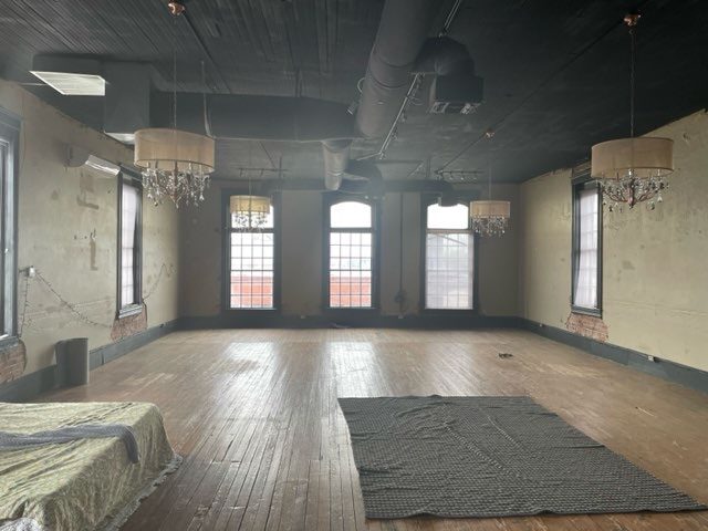 More Photos Of 100 E Hubbard St, Lindale Storefront For Sale