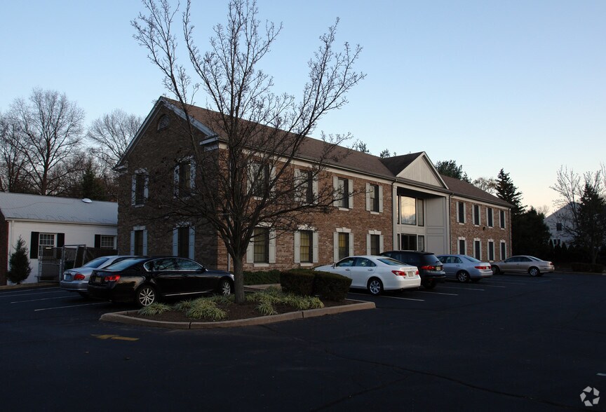 More Photos Of 800 Wyckoff Ave, Wyckoff Office For Sale