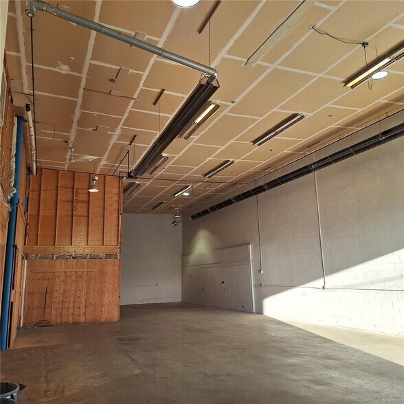 More Photos Of 3043 Barons Rd, Nanaimo Industrial For Sale