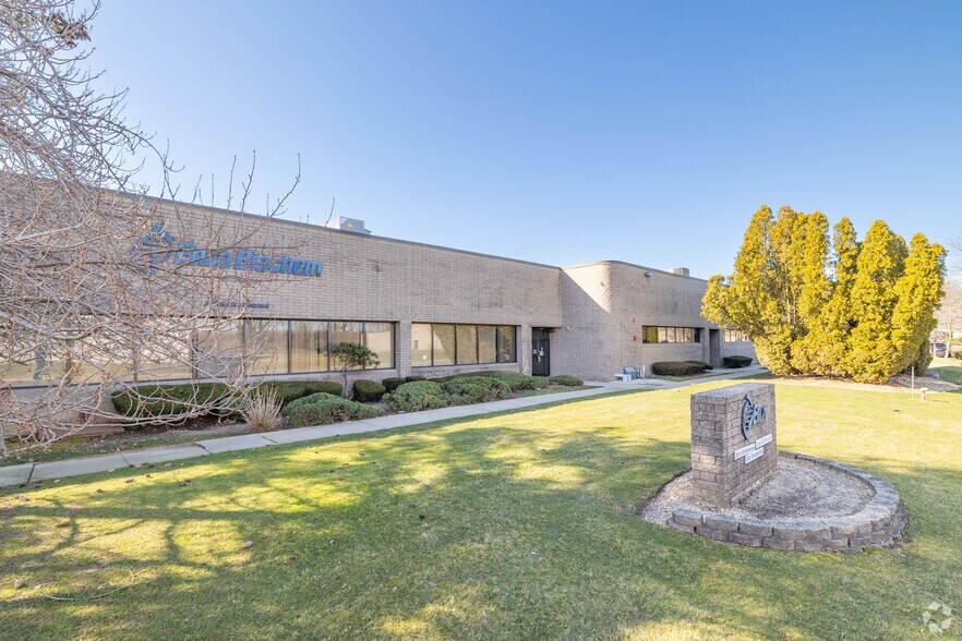 More Photos Of 60 Executive Blvd, Farmingdale Manufacturing For Sale