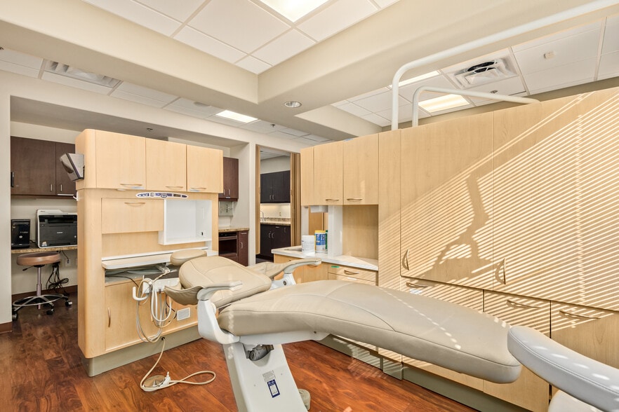 More Photos Of 9179 W Thunderbird Rd, Peoria Medical For Lease