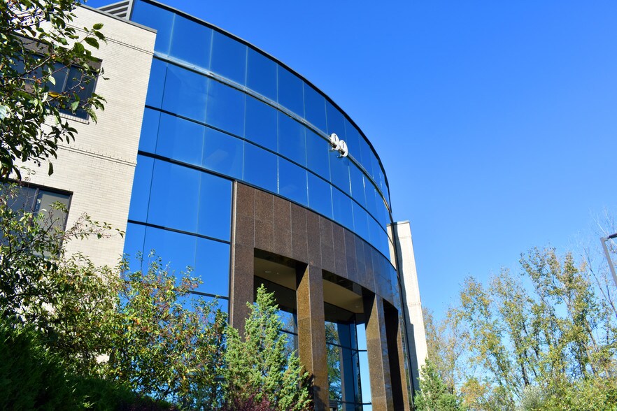 More Photos Of 99 N Brice Rd, Columbus Medical For Lease