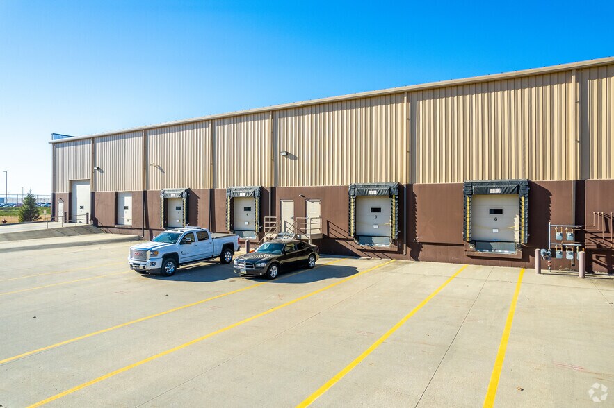 More Photos Of 1350 SE Gateway Dr, Grimes Distribution For Lease