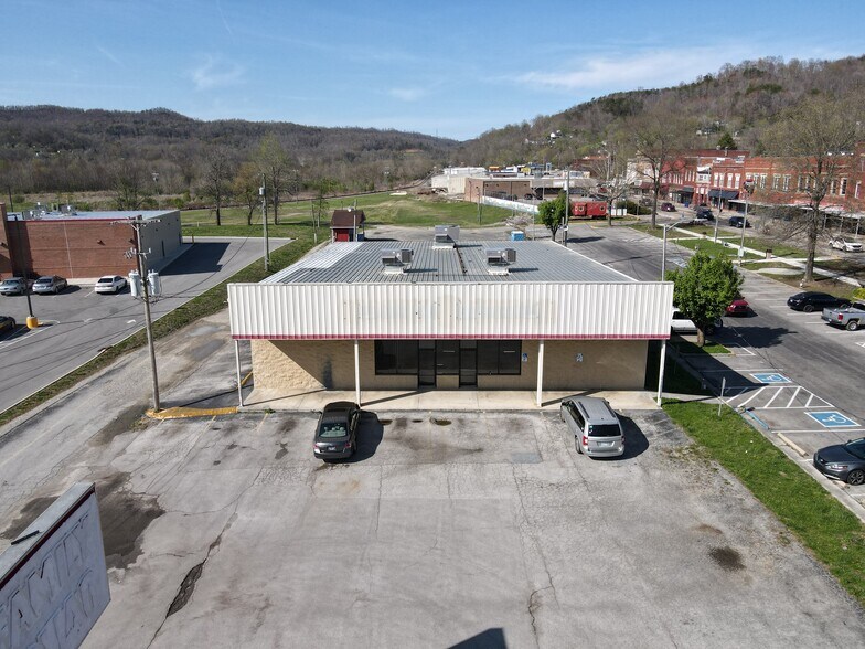 Primary Photo Of 174 S Main St, Jellico Freestanding For Lease