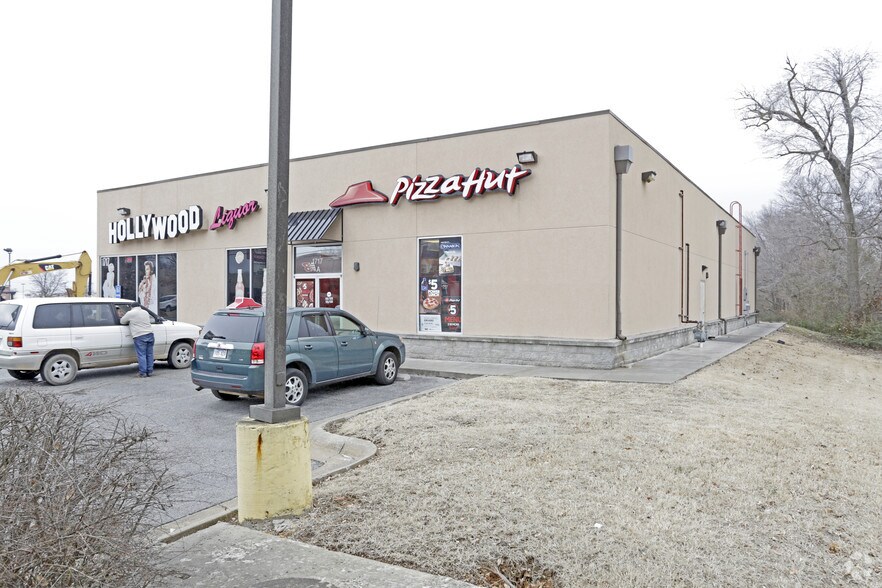 More Photos Of 1717 W Walnut St, Rogers Freestanding For Lease
