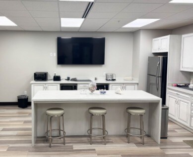 More Photos Of 12818 Daylight Cir, Saint Louis Office For Sale