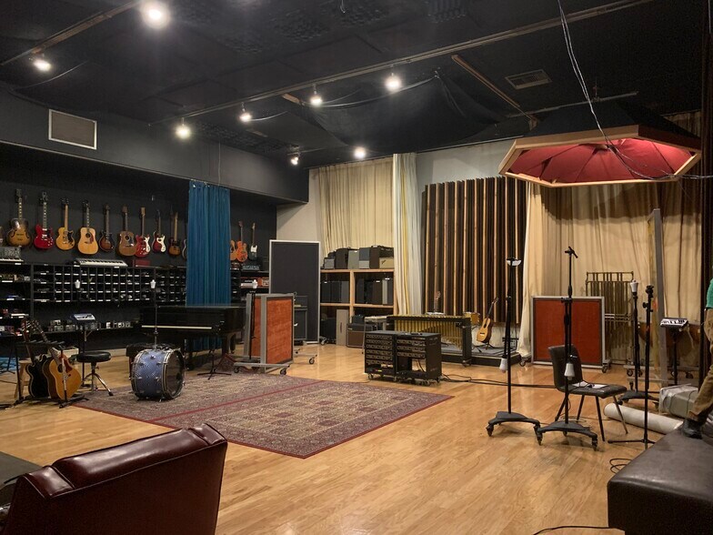 More Photos Of 1014 Vine St, Los Angeles Movie Radio TVStudio For Lease