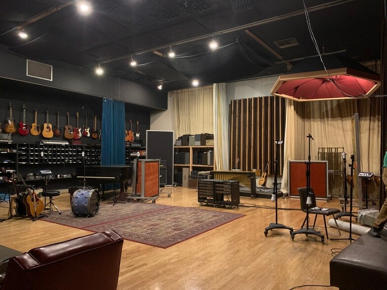 More Photos Of 1014 Vine St, Los Angeles Movie Radio TVStudio For Sale