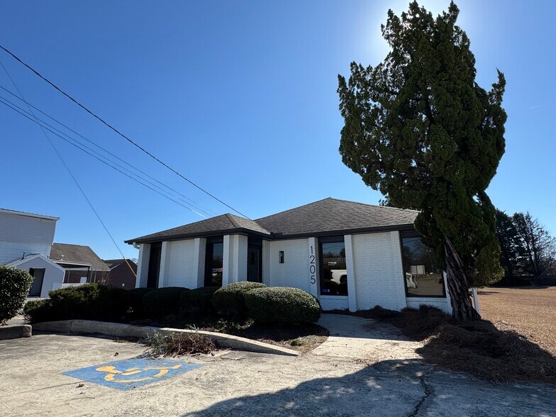 Primary Photo Of 1205 Russell Pky, Warner Robins Office For Sale