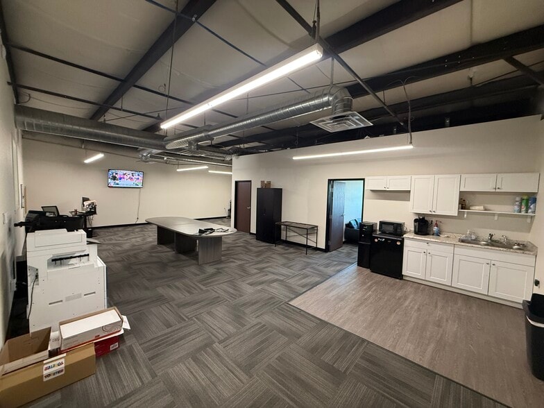More Photos Of 6320 S Sandhill Rd, Las Vegas Warehouse For Lease