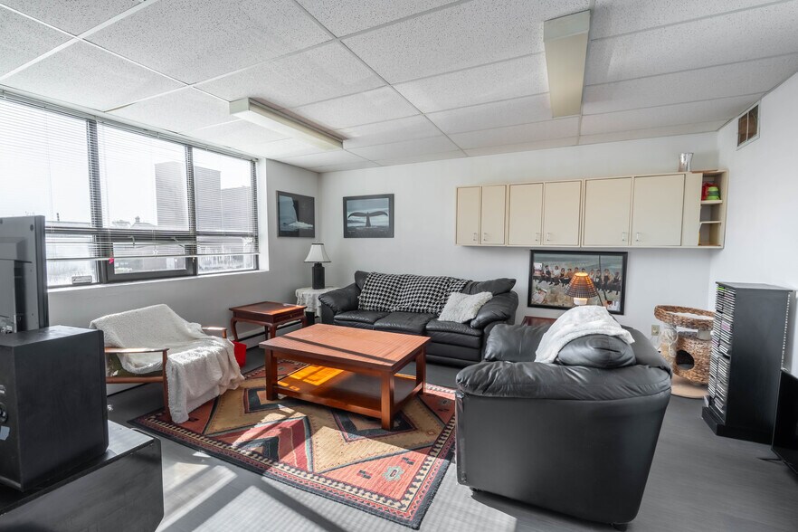 More Photos Of 219 Lochiel St, Sarnia General Retail For Sale