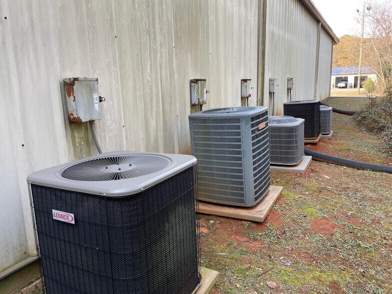 More Photos Of 160 Hampton St, McDonough Freestanding For Sale