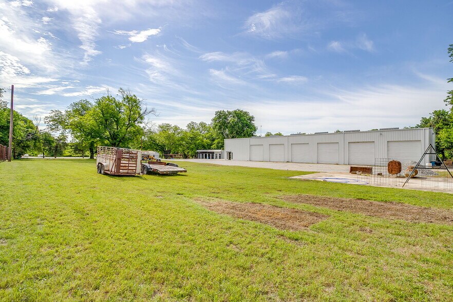 More Photos Of 1600 FM 3433, Newark Warehouse For Sale
