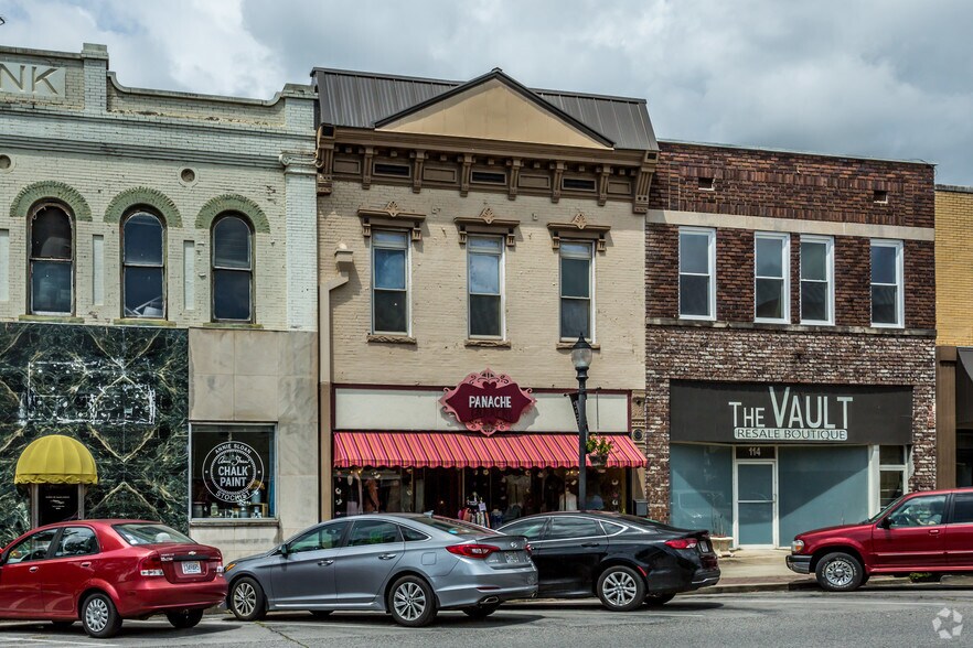 More Photos Of 116 S Main St, Tuscumbia Storefront For Lease