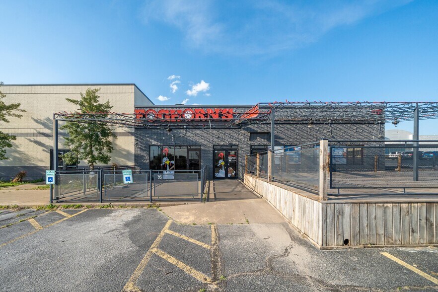 More Photos Of 2221 W Walnut St, Rogers Restaurant For Sale