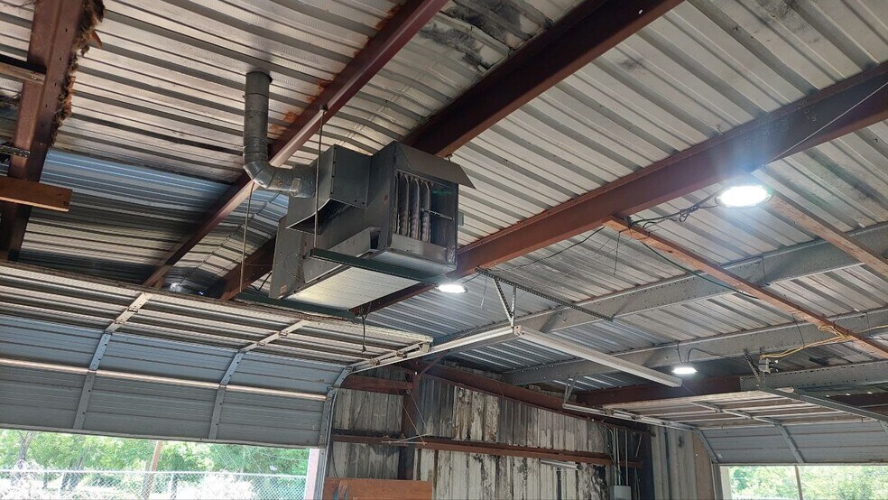 More Photos Of 610 New York St, Navasota Flex For Lease