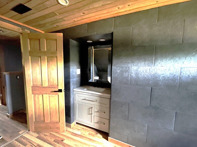 More Photos Of 19 Mason Corner Rd, Saint Albans Multifamily For Sale