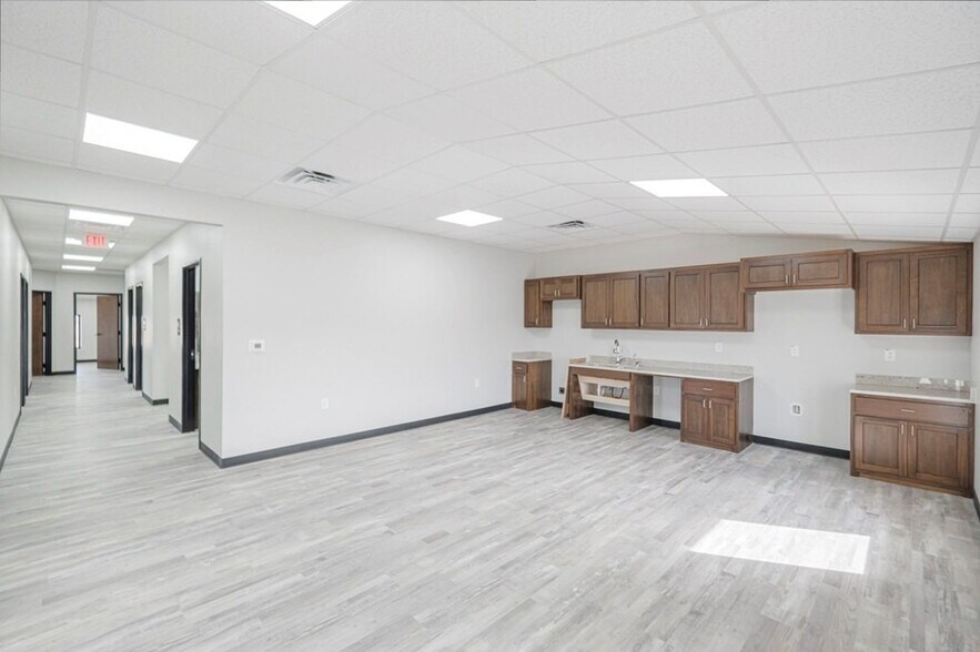 More Photos Of 5261 W Murphy St, Odessa Industrial For Lease