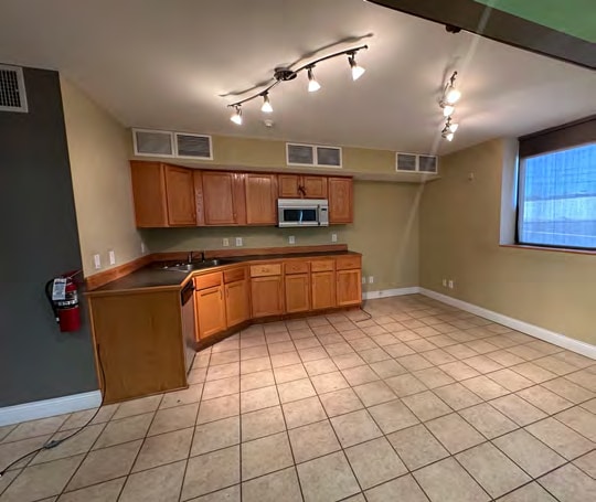 More Photos Of 22-24 E 7th St, Newport Storefront Retail Office For Sale