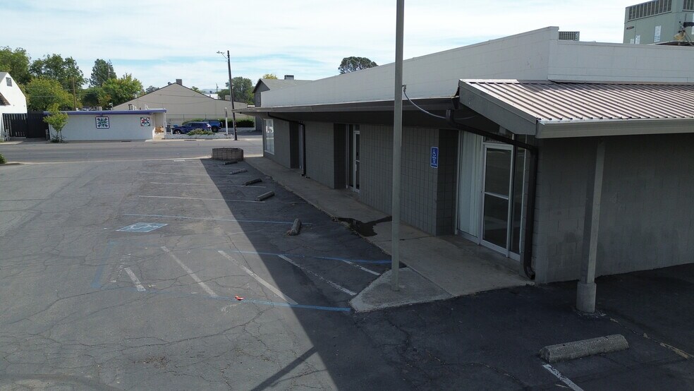 More Photos Of 2358-2368 Lincoln St, Oroville Office For Lease