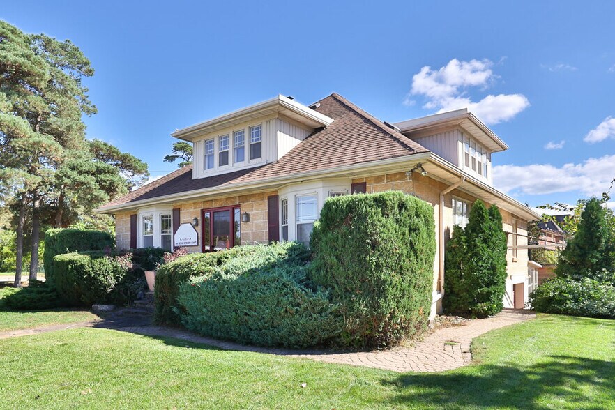 More Photos Of 160 King St E, Mississauga Office For Sale