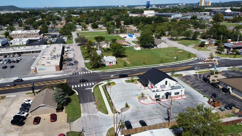 More Photos Of 418 Main St, Jenks Fast Food For Sale
