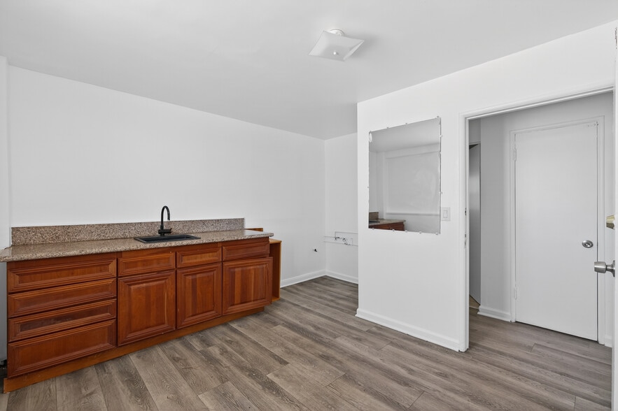 More Photos Of 16119 Sherman Way, Van Nuys Freestanding For Sale