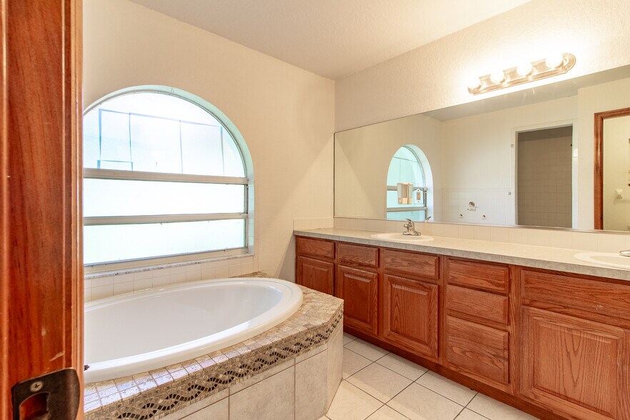More Photos Of 3255 SE 3rd Ave, Ocala Office Residential For Sale