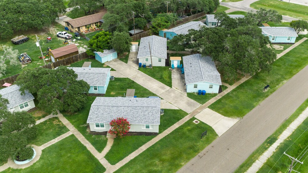 More Photos Of 1300 N Live Oak St, Rockport Multifamily For Sale
