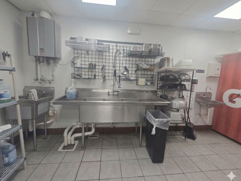 More Photos Of 9343 Lem Turner Rd, Jacksonville Fast Food For Sale