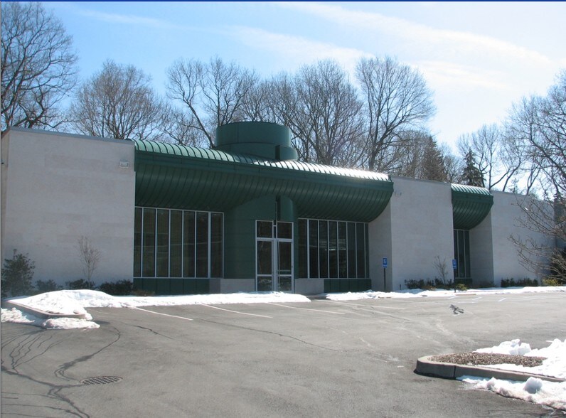 More Photos Of 864 W Jericho Tpke, Huntington Medical For Lease