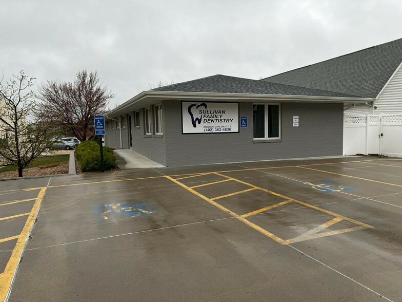 More Photos Of 622 N Burlington Ave, York Medical For Lease