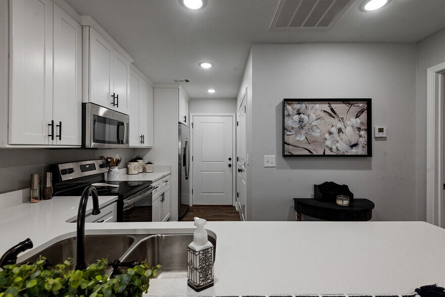 More Photos Of 124 S College St, Mountain Home Apartments For Sale