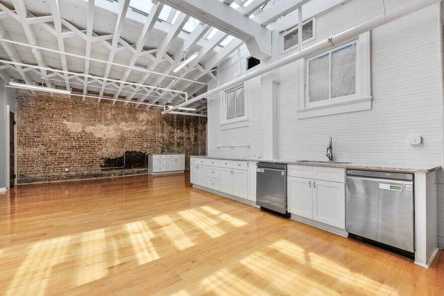 More Photos Of 2011 Magazine St, New Orleans Coworking Space