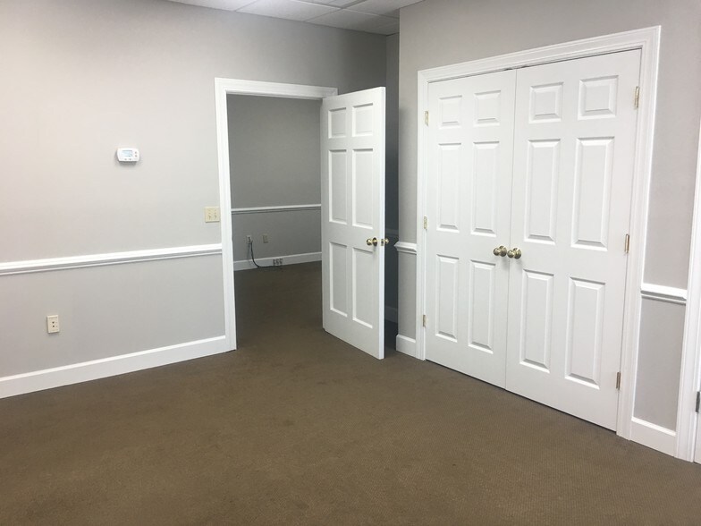 More Photos Of 1000 Main St, Hilton Head Office For Lease