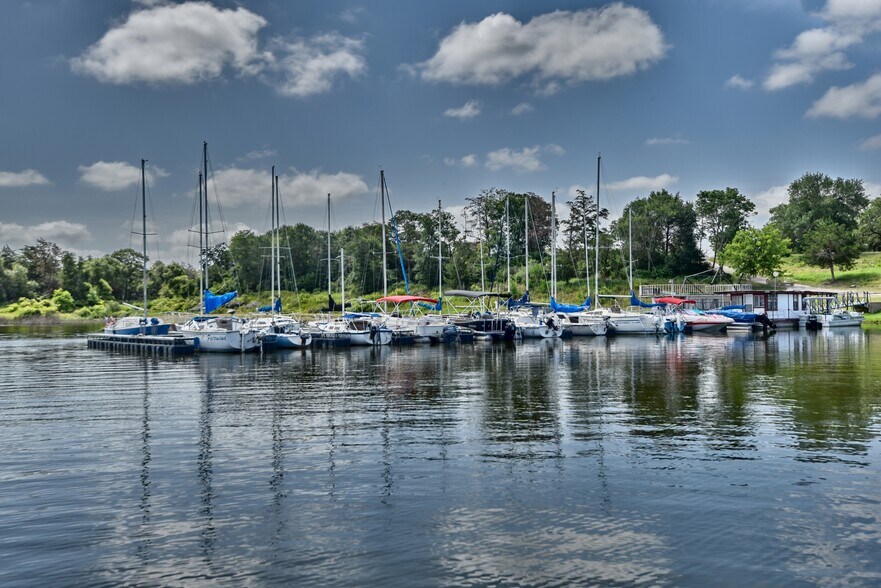 More Photos Of 505 Marina, Brenham Specialty For Sale