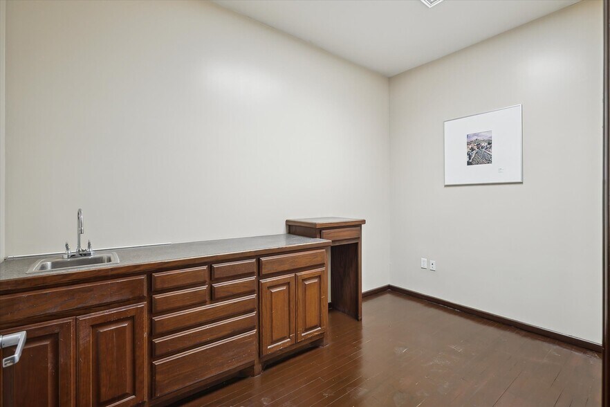 More Photos Of 3403 N Beach St, Fort Worth Medical For Sale