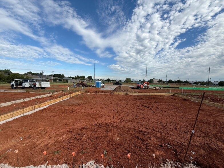 More Photos Of 7716 NW 81st Cir, Oklahoma City Warehouse For Sale