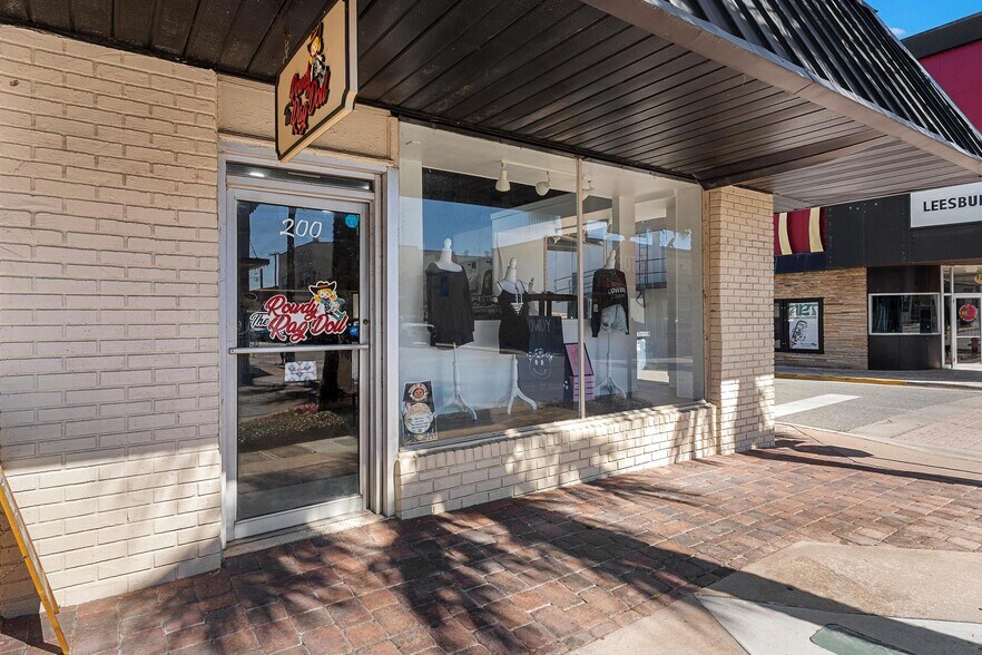 More Photos Of 200 W Main St, Leesburg Storefront Retail Residential For Lease