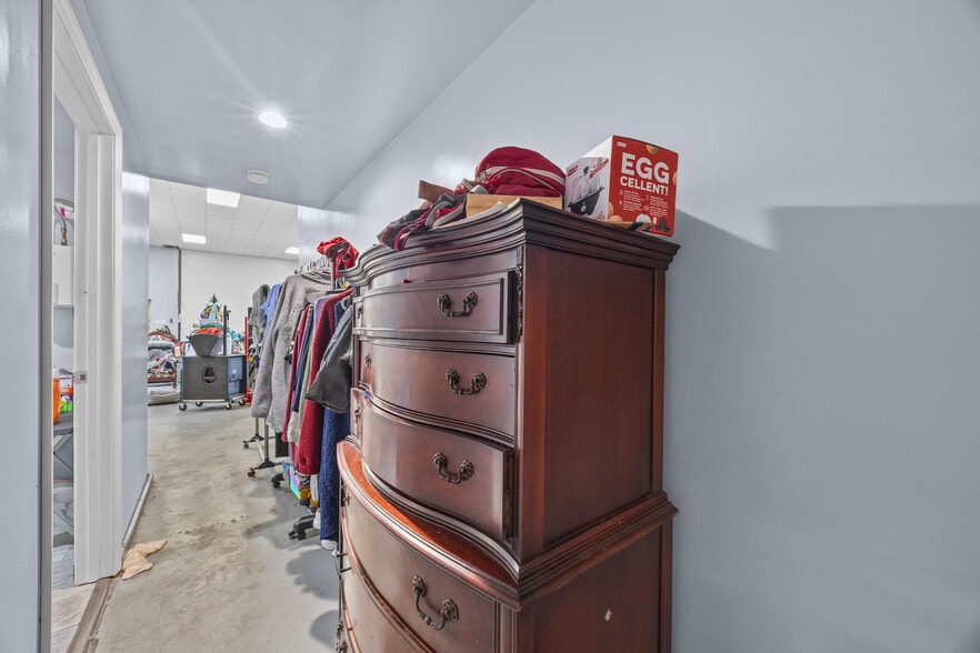 More Photos Of 1120 Dawson St, Wilmington Flex For Sale