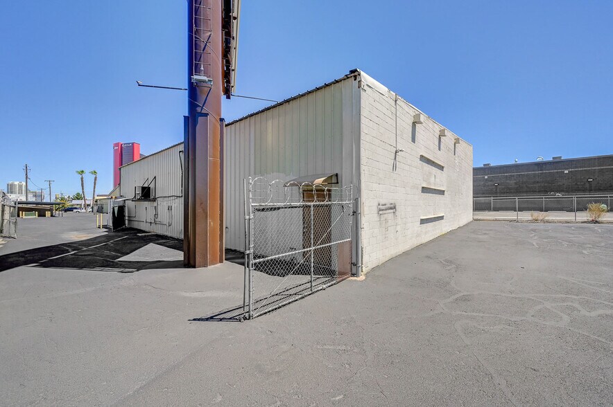 More Photos Of 2951 Westwood Dr, Las Vegas Distribution For Lease