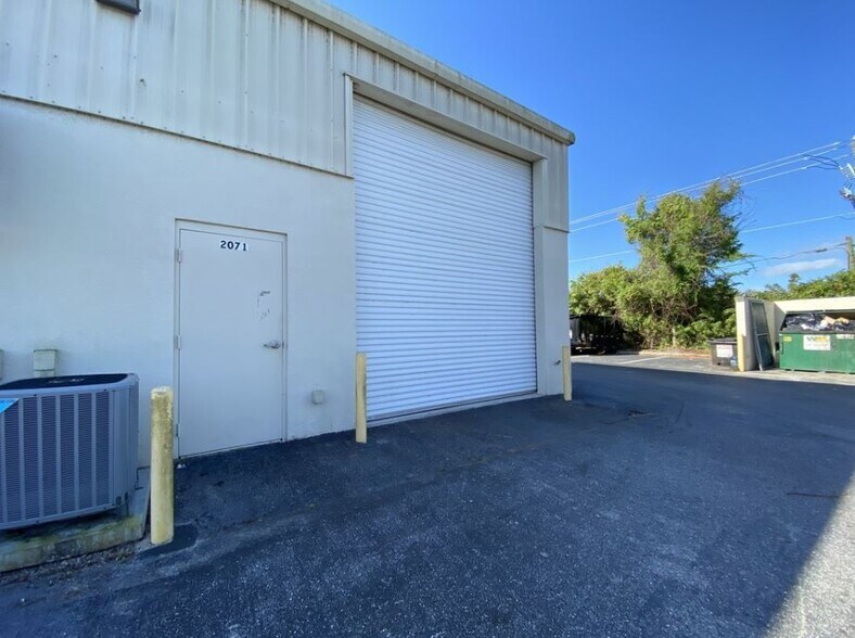 More Photos Of 2047-2071 Global Ct, Sarasota Warehouse For Lease