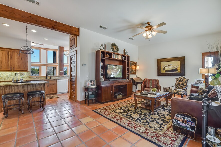 More Photos Of 610 Crystal Creek Dr, Austin Specialty For Sale