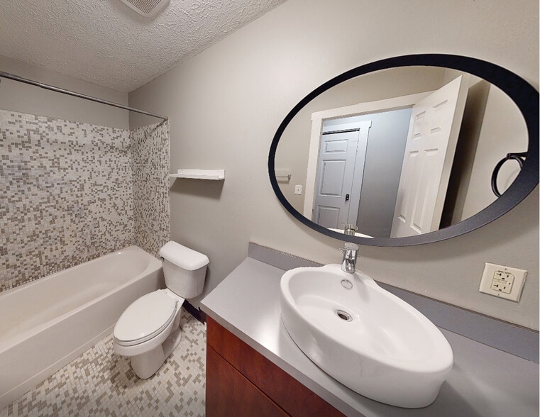 More Photos Of 842-852 N High St, Columbus Storefront Retail Residential For Sale