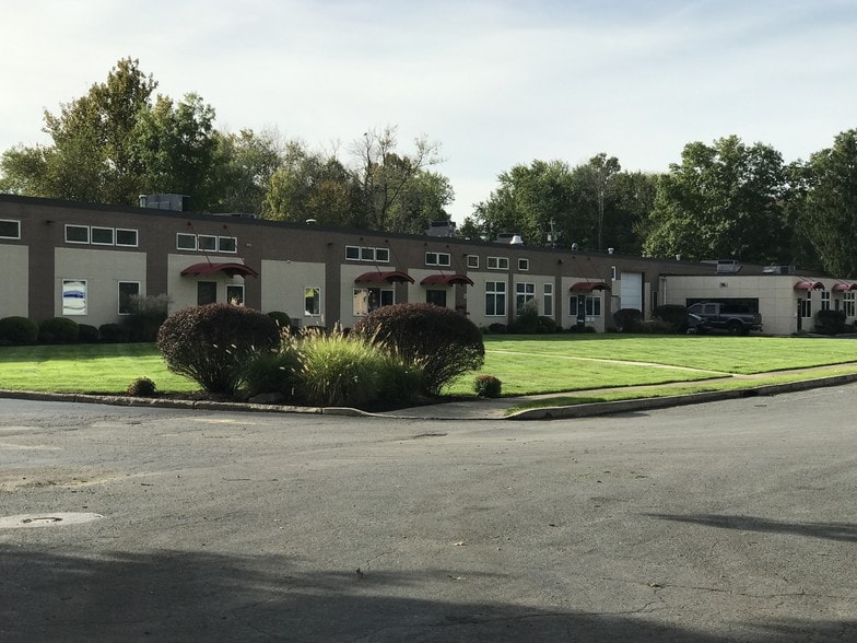 More Photos Of 1-37 Rockland Park Ave, Tappan Service For Lease